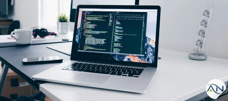 Website hay Fanpage Trước? Phân Tích Toàn Diện Cho Startup